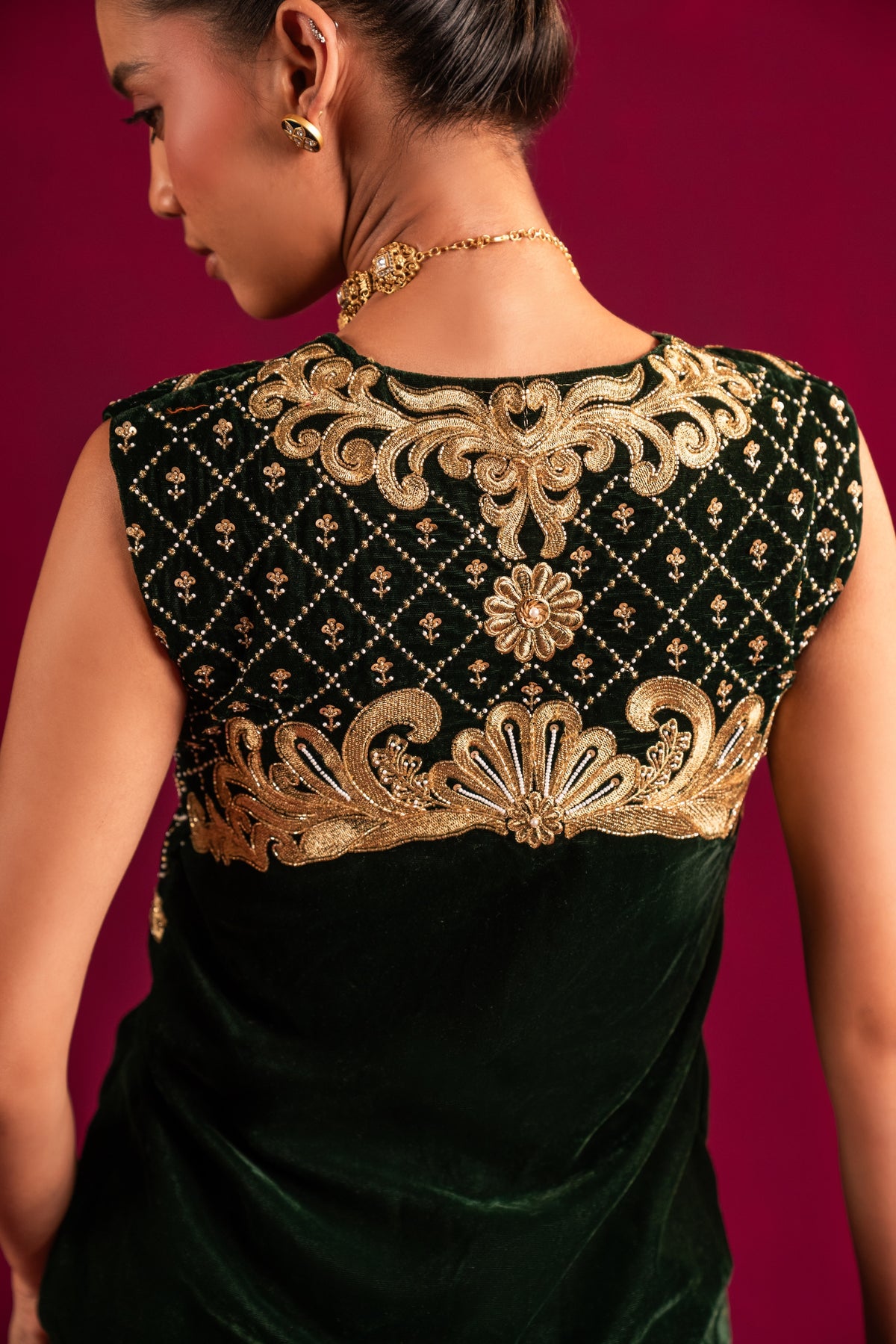 Ishani Gharara - Divya Upadhya